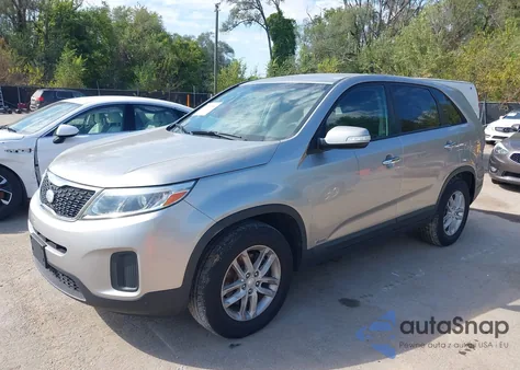 2015 Kia Sorento Lx z USA, uszkodzony, nr VIN 5XYKTCA65FG568235